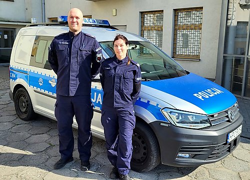Zasłabł za kierownicą na S10! Policjanci wracali ze szkolenia i uratowali mu życie!