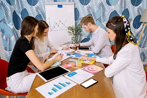 Czego oczekuje pokolenie Z od pracodawców? Trendy i potrzeby młodych na rynku pracy [ARTYKUŁ SPONSOROWANY]