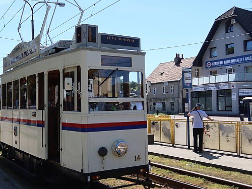 Wielkie zmiany w komunikacji miejskiej! Zabytkowy tramwaj wraca na tory, a linie autobusowe jeżdżą inaczej!
