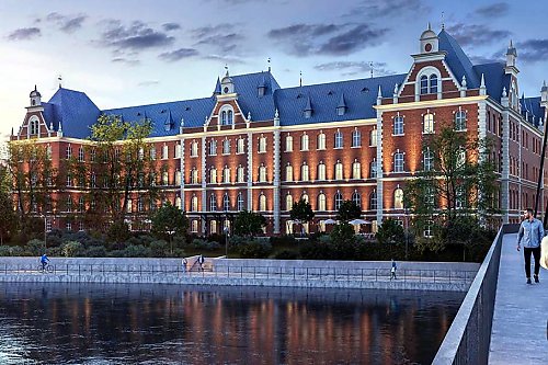 Była Dyrekcja Kolei — będzie luksusowy hotel. Inwestor przedstawił plany. 