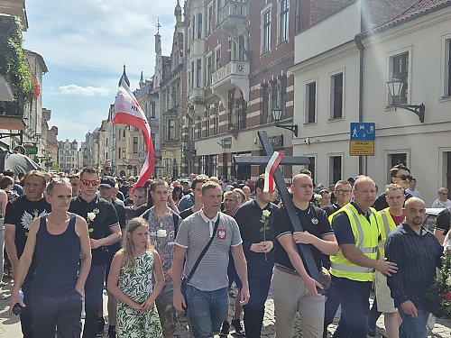 SZOK w Toruniu: 10 000 osób na Marszu Milczenia dla Klaudii!