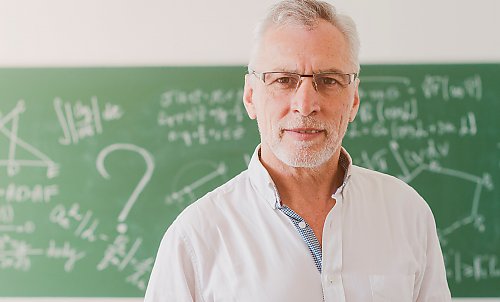 Nie musisz czekać do emerytury! Nauczyciele mogą odejść z pracy wcześniej – ZUS wyjaśnia, jak to zrobić