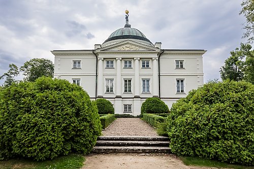 Muzyczne lato w pałacach! Dwa niezwykłe koncerty przed nami – wstęp wolny lub za grosze