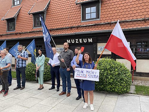 Pikieta „Stop imigracji” w bydgoskim amfiteatrze! Zobacz zdjęcia i nagranie z wydarzenia