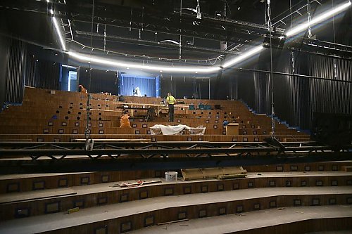 Żyrandole już wiszą, a sceny wciąż nie ma. Co dalej z rozbudową Teatru Polskiego?