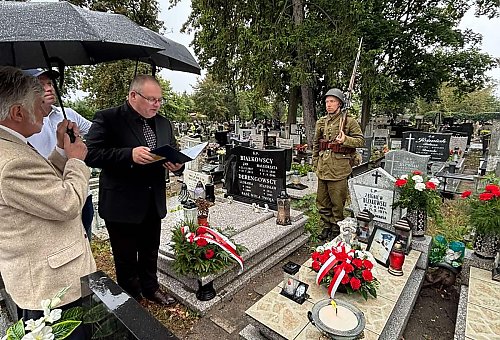 Bydgoszcz uhonorowała bohatera Helu – tabliczka Weterana dla kpt. Zbigniewa Deżakowskiego
