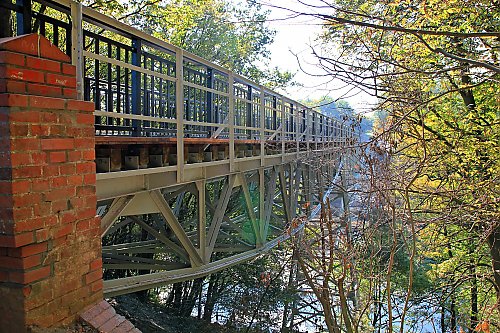 Most kolejki wąskotorowej w Koronowie zagrożony. Erozja podmywa jeden z najcenniejszych zabytków techniki w regionie