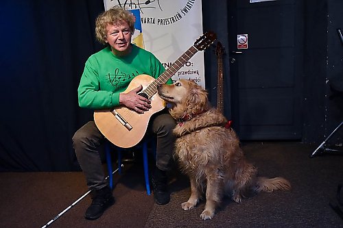 Młodzież z Bydgoszczy piecze ciasta i wspiera niewidomych!