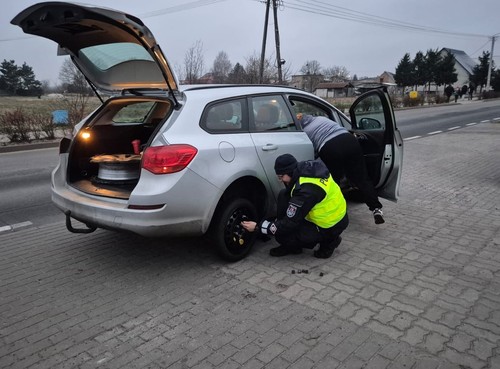 Policjanci ratują podróżnych na kolei i drodze – operacja „TOR” w akcji!