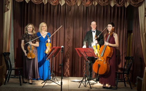 Muzyczne czary w Szafarni: „Kto usta me całuje, ten śni”