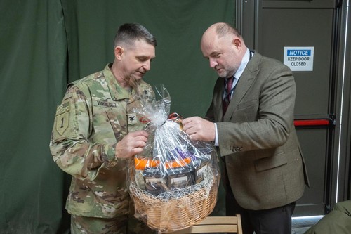 Amerykańscy żołnierze w Toruniu świętowali z marszałkiem!