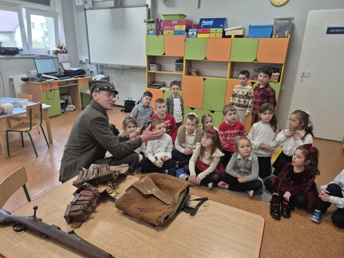 Historycy i archeolodzy edukują młodzież! Unikalne lekcje patriotyzmu w szkołach regionu