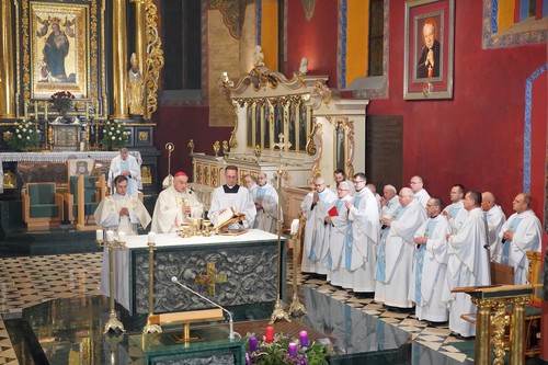 Biskup Włodarczyk: „Jesteśmy jakby na wojnie”