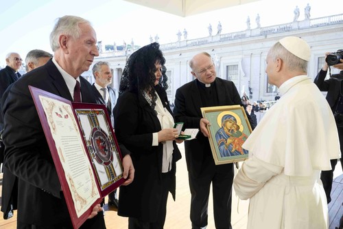 Bydgoska uczelnia z najwyższym medalem dla Papieża! Co kryje się za tym gestem?
