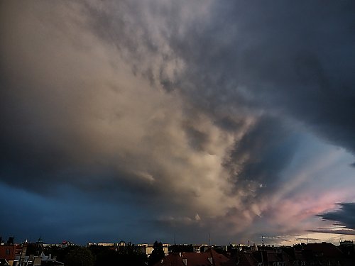 Wiatr i chmury, przelotny śnieg pod koniec roku [POGODA]