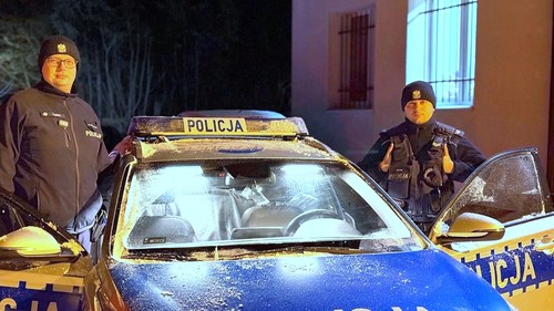 Dramatyczny wieczór w Nowem: Policjanci uratowali życie 33-latkowi