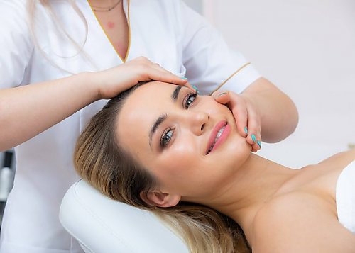 Profesjonalne oczyszczanie twarzy: jakie daje efekty?