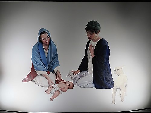 Między żłóbkiem a bombką. O potrzebie nowego języka sztuki religijnej