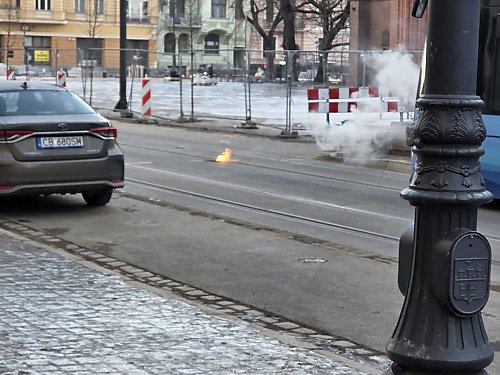 Był brak zasilania, wypadające szyny, teraz czas na szyny... w płomieniach! W Bydgoszczy doszło do kolejnej awarii torowiska