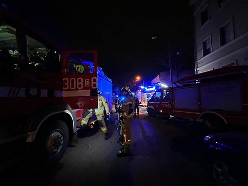 Niemal 100 ewakuowanych osób, 4 poszkodowanych i noc w podstawionych namiotach. To bilans pożaru hotelu robotniczego w Bydgoszczy