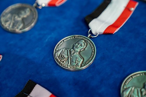 Listy gratulacyjne, odznaczenia i podziękowania. W Kujawsko-Pomorskim Urzędzie Wojewódzkim doceniono pracowników cywilnych Policji