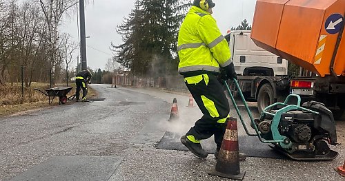 Wiosenne porządki na bydgoskich drogach. ZDMiKP prowadzi interwencyjne naprawy nawierzchni