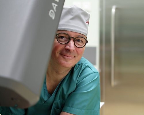 Doświadczenie na miarę 1000 operacji! Prof. Tomasz Drewa ze Szpitala Jurasza wykonał jubileuszowy zabieg