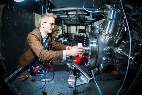 Naukowy przełom z Torunia! Polscy fizycy pozostawiają świat w tyle