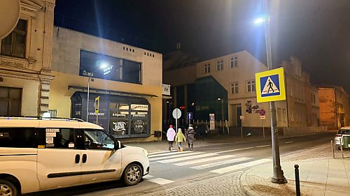 Liczba wypadków w Bydgoszczy spadła o połowę. Drogowcy chwalą się doświetlaniem przejść dla pieszych