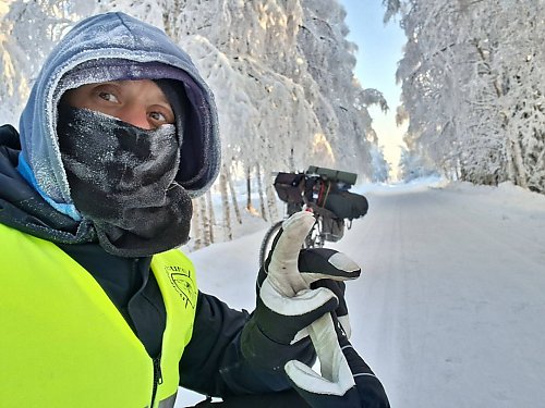 Przemierza świat od bieguna do bieguna, by pomóc dzieciom! Grzegorz Stenka pozdrawia ze szlaku i prosi o wsparcie