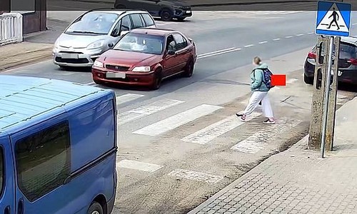 Groźny incydent na pasach w Bydgoszczy! Kierowca Hondy na celowniku policji