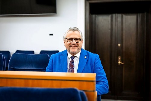 Zabieg w szpitalu pod lupą. Sprawa dotyczy bliskiej osoby senatora KO