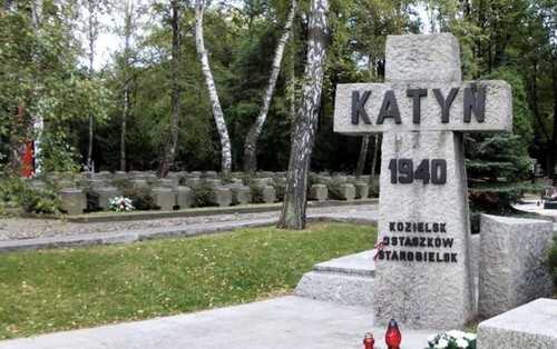 Czy prawda o Katyniu wciąż żywa? Spotkanie z wybitnym historykiem w Bydgoszczy