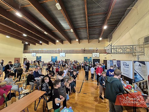 Królewska gra rządzi w Grudziądzu. 121 młodych szachistów przy planszach