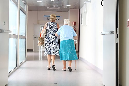 „Sięgnij po zdrowie”. Akademia Pacjenta zaprasza starszych mieszkańców na bezpłatne spotkanie w Bydgoszczy