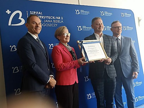 Usłyszeli świat na nowo. Szpital Biziela wszczepił setny implant ślimakowy