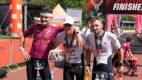 Bydgoszczanin ze srebrem w Sierakowie. Patryk Dombrowski na podium JBL Triathlon 2026