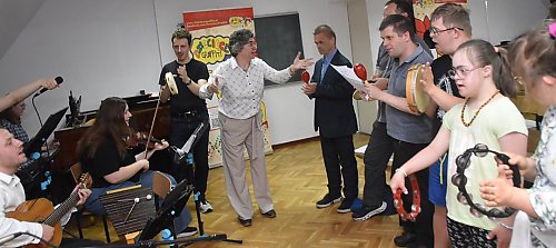 Przywitali lato śpiewająco... i z wielkim sercem! Dziecięce Graffiti wystąpiło dzięki współpracy z UKW