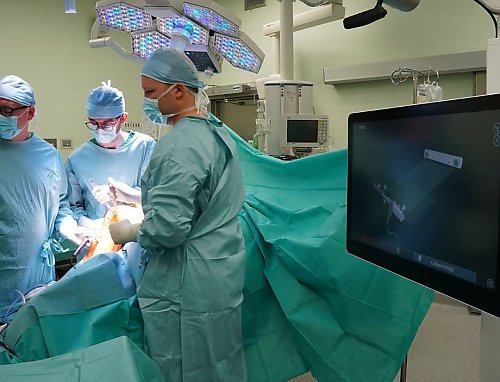 Robot pomaga przy operacjach kolana. Szpital Jurasza już po pierwszych zabiegach 