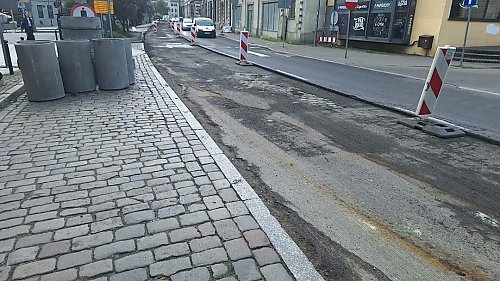 Bydgoszcz na historycznych torach! Remont ul. Poznańskiej odsłonił fragment dawnego torowiska tramwajowego