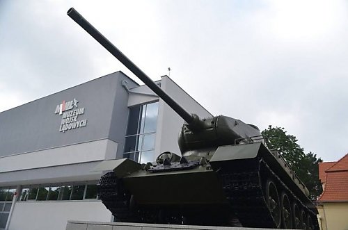 Dyrektor Muzeum Wojsk Lądowych zrezygnował. Wcześniej prokuratura skierowała przeciwko niemu akt oskarżenia