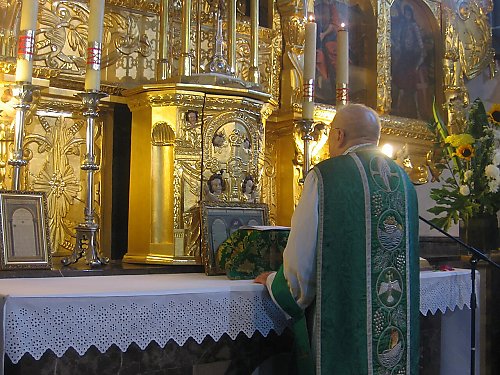 [NIEDZIELA Z TYGODNIKIEM] Czy Sobór kazał księdzu odwrócić się twarzą do ludzi?