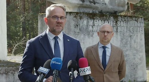 Spór o obelisk na Glinkach w Małej Nieszawce. IPN chce usunąć symbole ZSRR i przypomnieć alianckich jeńców