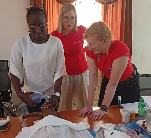 Bydgoska neonatolog szkoli medyków w Senegalu. W Fatick uczą ratować noworodki