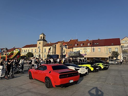 Ferrari i Lamborghini przyjadą do Świecia. Przejażdżki pomogą kupić karetkę dla dzieci