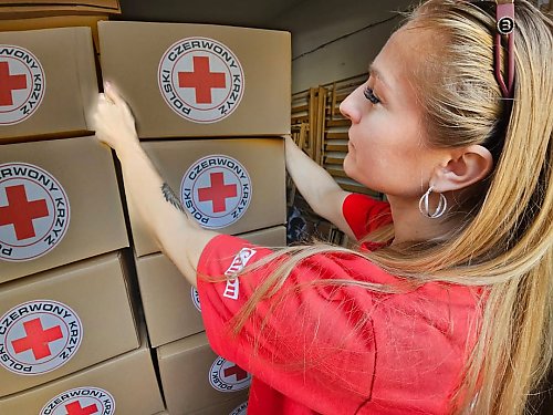 W Bydgoszczy nie dla wszystkich starcza na jedzenie. PCK zaprasza  do wspólnego stołu