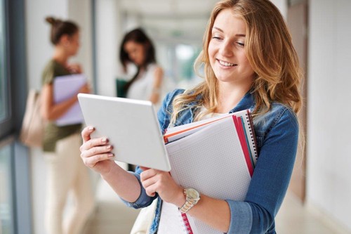 Studenci z rentą rodzinną muszą pamiętać o terminie. Dokumenty do końca października