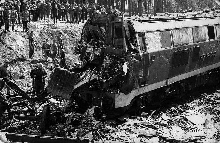 Katastrofa kolejowa pod Toruniem. Dziś 40. rocznica [ARCHIWALNE ZDJĘCIA]