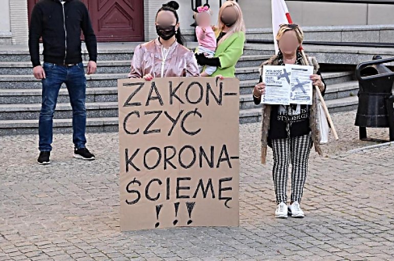 Protest przeciw „koronaściemie” w Toruniu