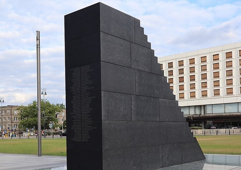 Pomnik ofiar smoleńskich uległ dewastacji